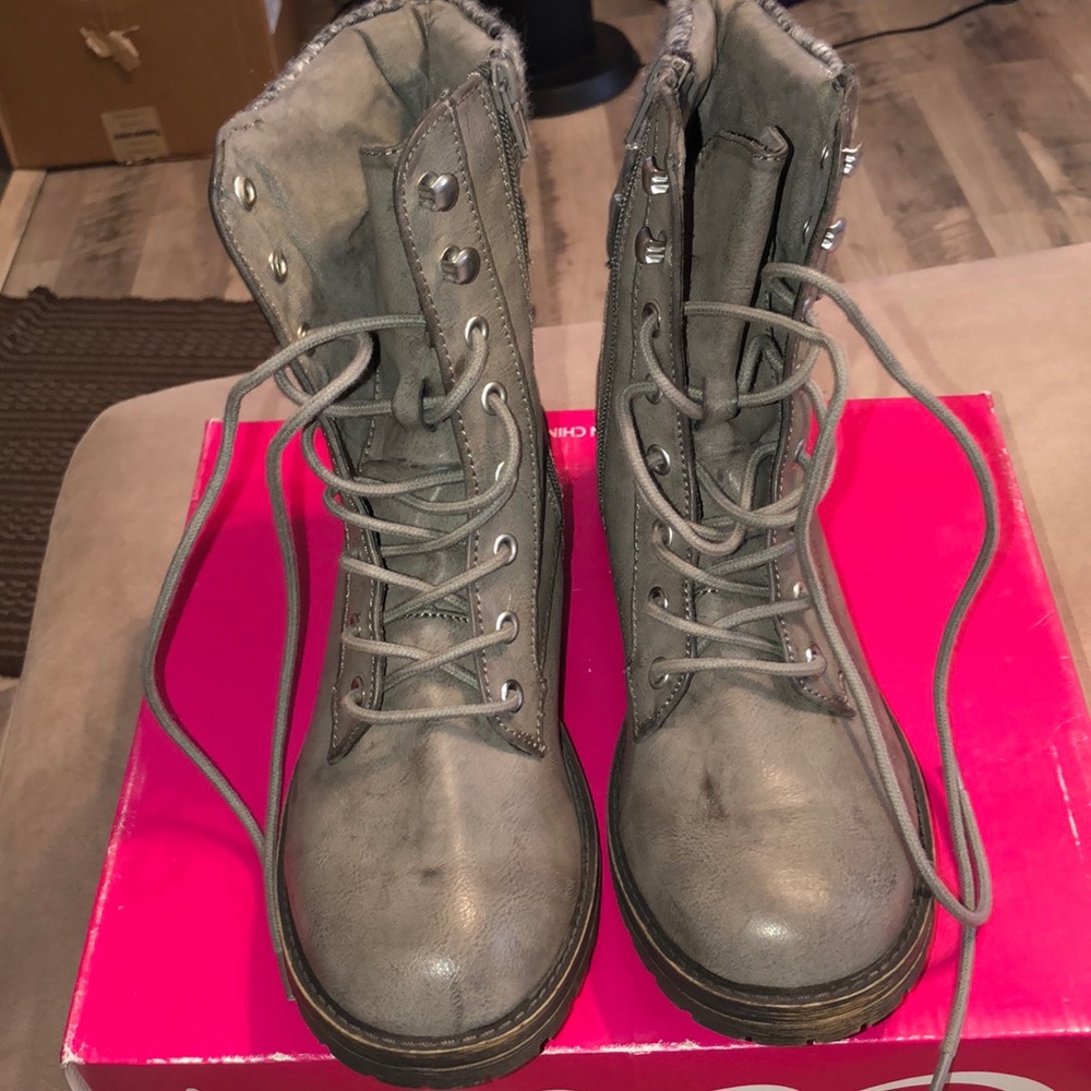 Boots 🥾 - Picture 4 of 10
